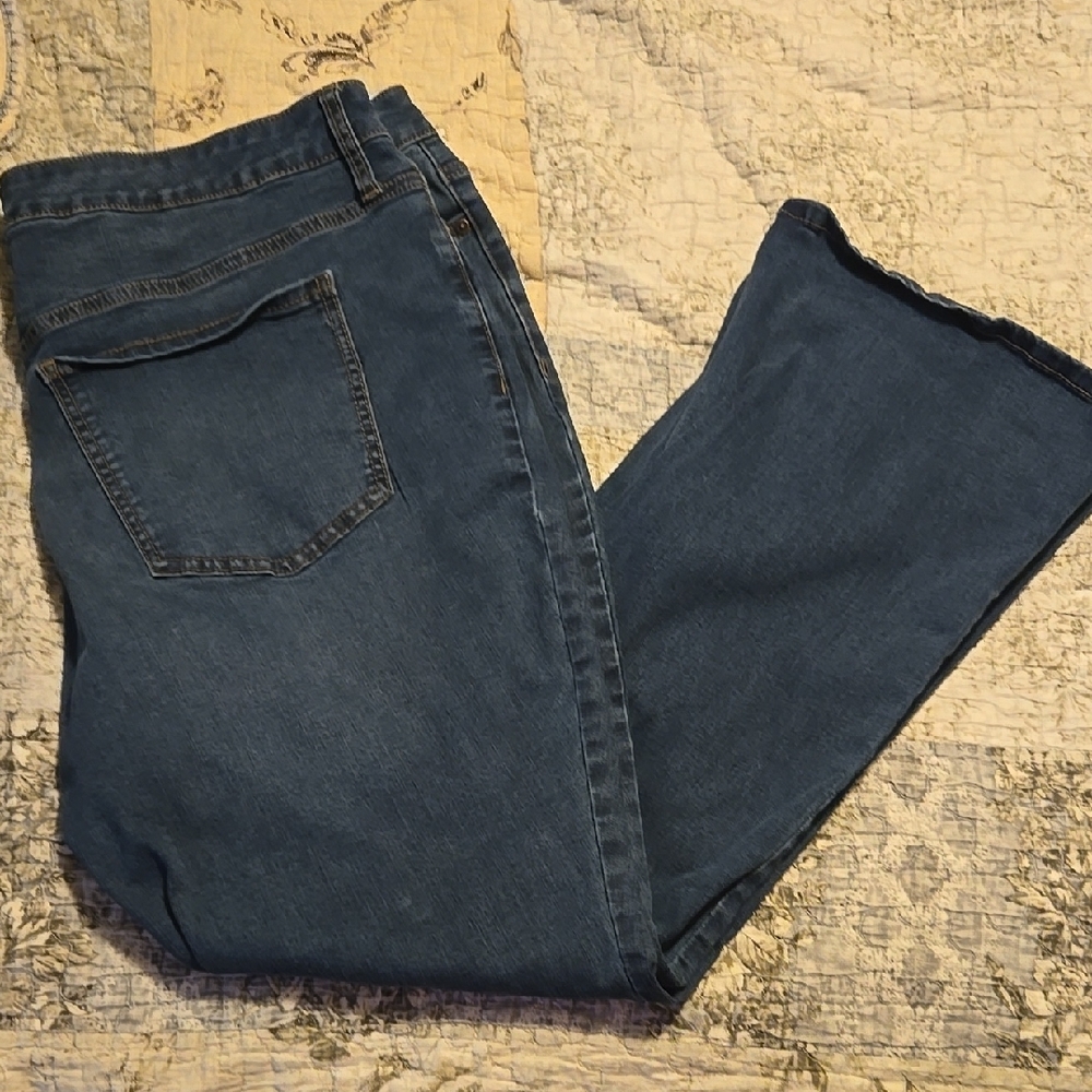 Blue Straight Leg Jeans with Classic Denim Style